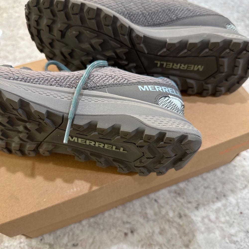 Sneakers - Picture 4 of 4